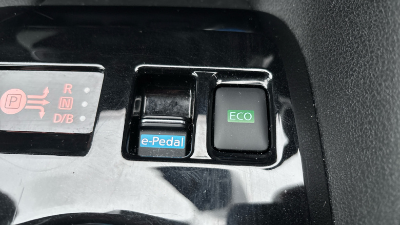 Nissan LEAF 110kW Tekna 39kWh 5dr Auto Electric Hatchback